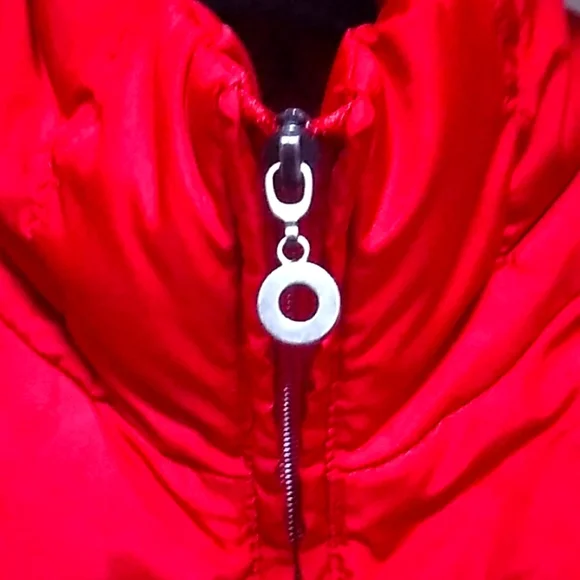 Women's red vest. - Picture 2 of 8